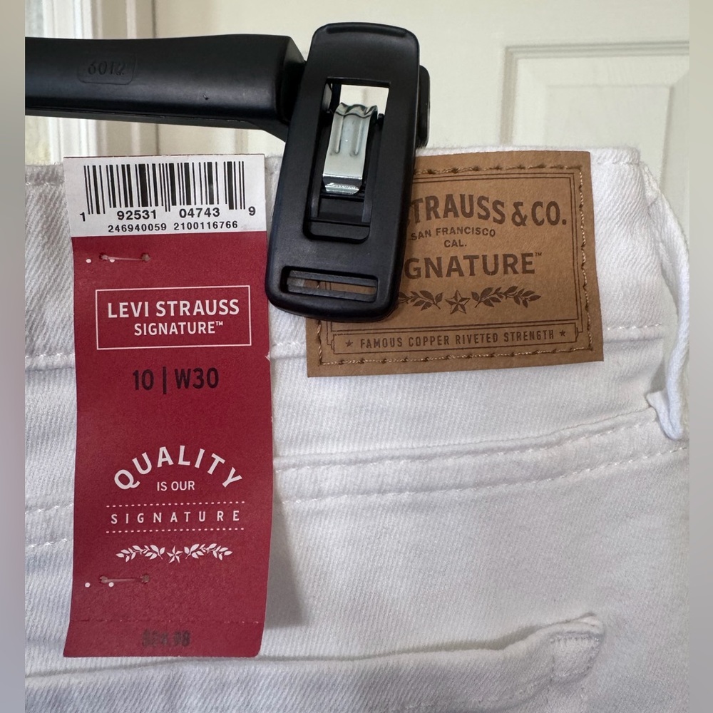 Levi's White Ankle Crop Jeans - Picture 4 of 5